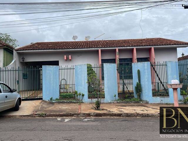 #10376 - Casa para Venda em Arapongas - PR - 1