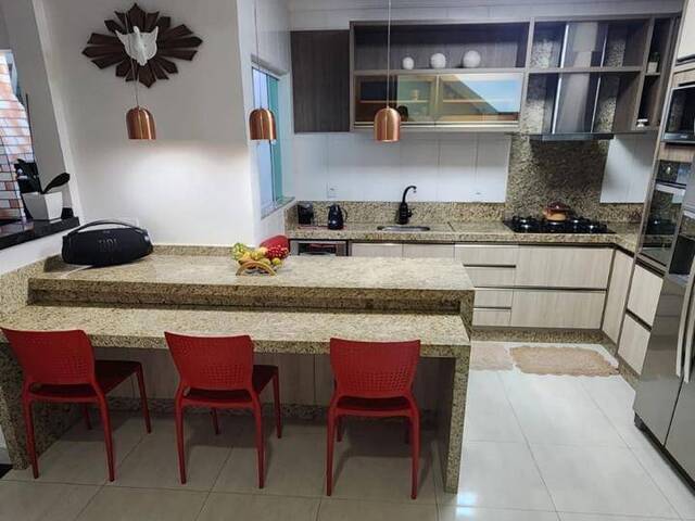 #10547 - Sobrado para Venda em Arapongas - PR - 2