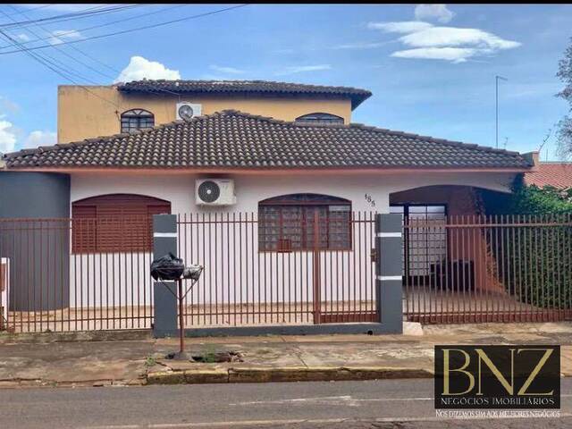 #10697 - Casa para Venda em Arapongas - PR - 1